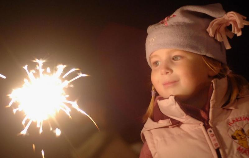 Ура, каникулы! Пиротехника, которую можно запускать с детьми - Калязин | kalyazin.salutsklad.ru